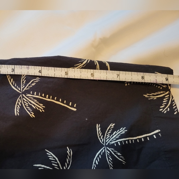 Old Navy Short Sleeve Button Down Shirt - Size XL - Picture 7 of 8